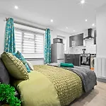 Emerald Suite - Luxury Cosy City Apartment