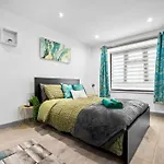 Emerald Suite - Luxury Cosy City Apartment